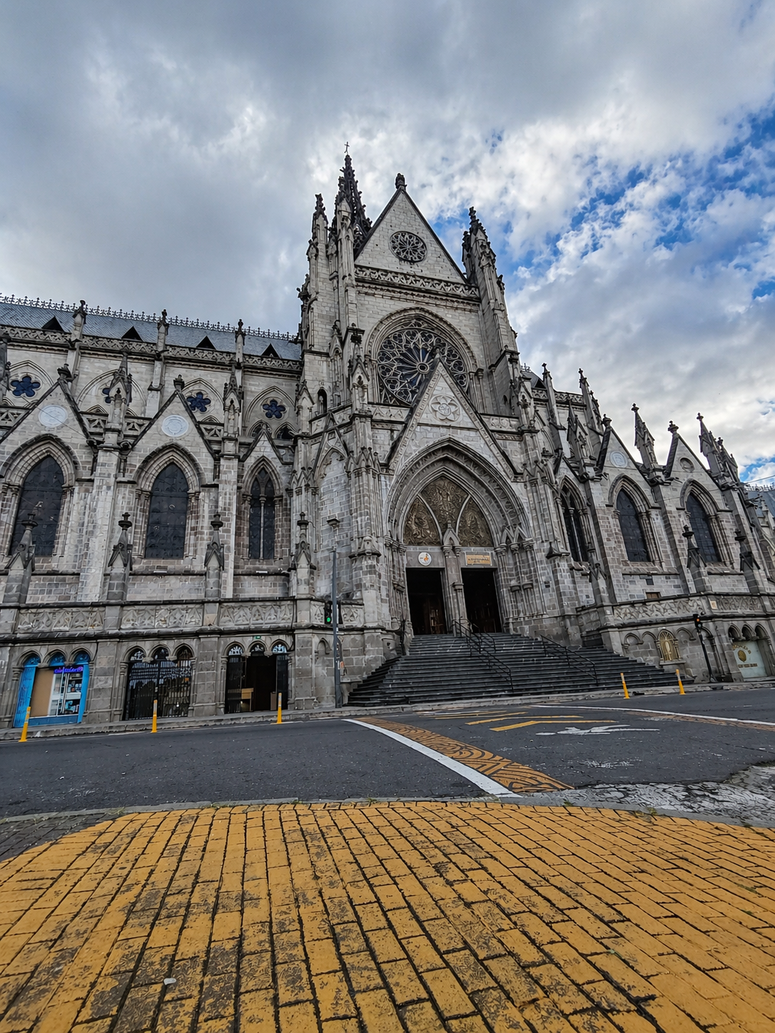 Basílica del Voto Nacional en Quito