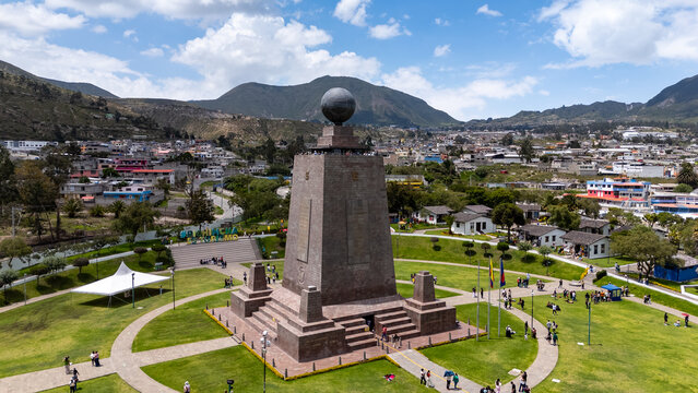 Mitad del Mundo: qué ver en la línea ecuatorial cerca de Quito